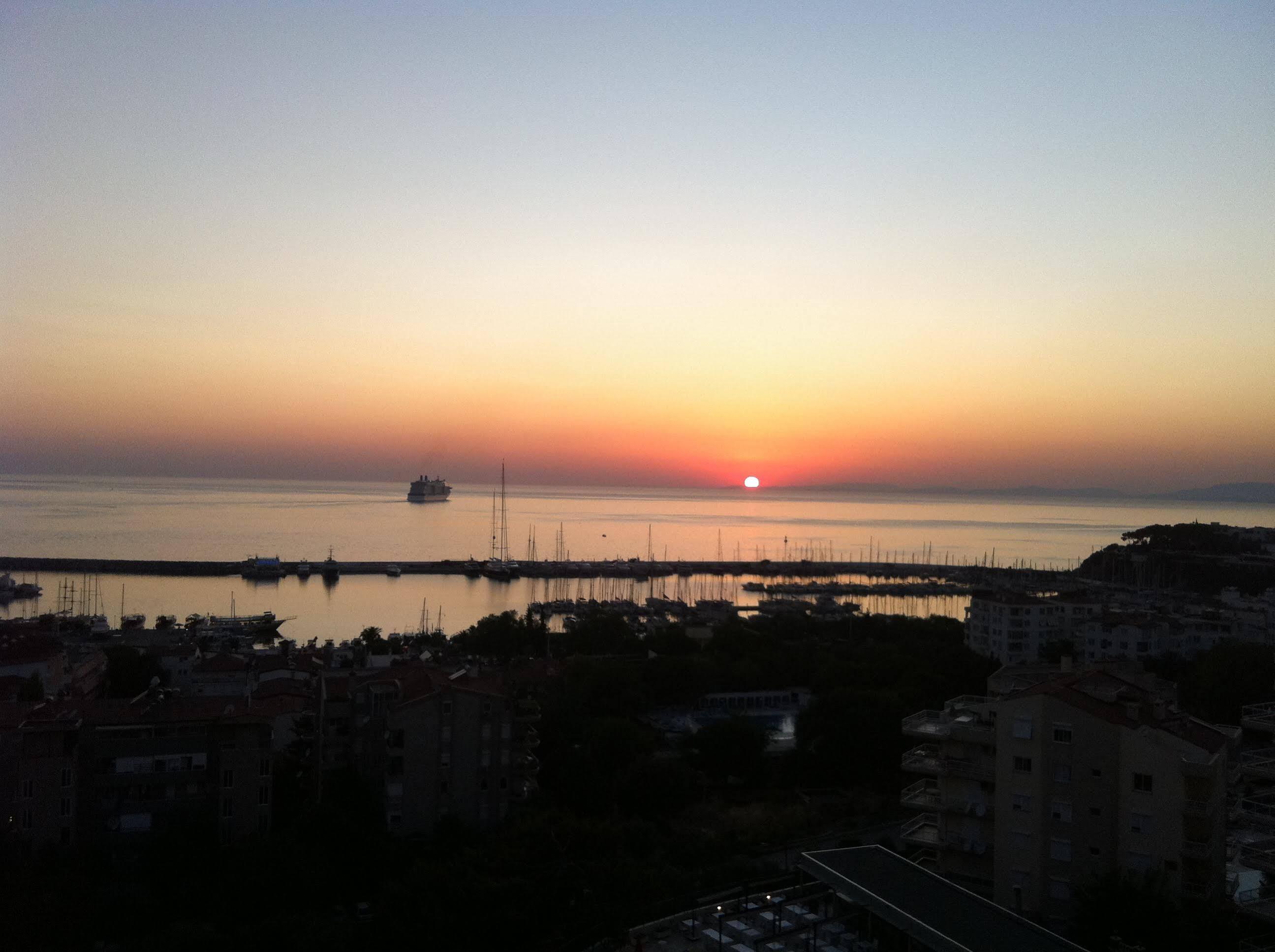 Goldenday Wings Hotel Kusadası Exterior foto